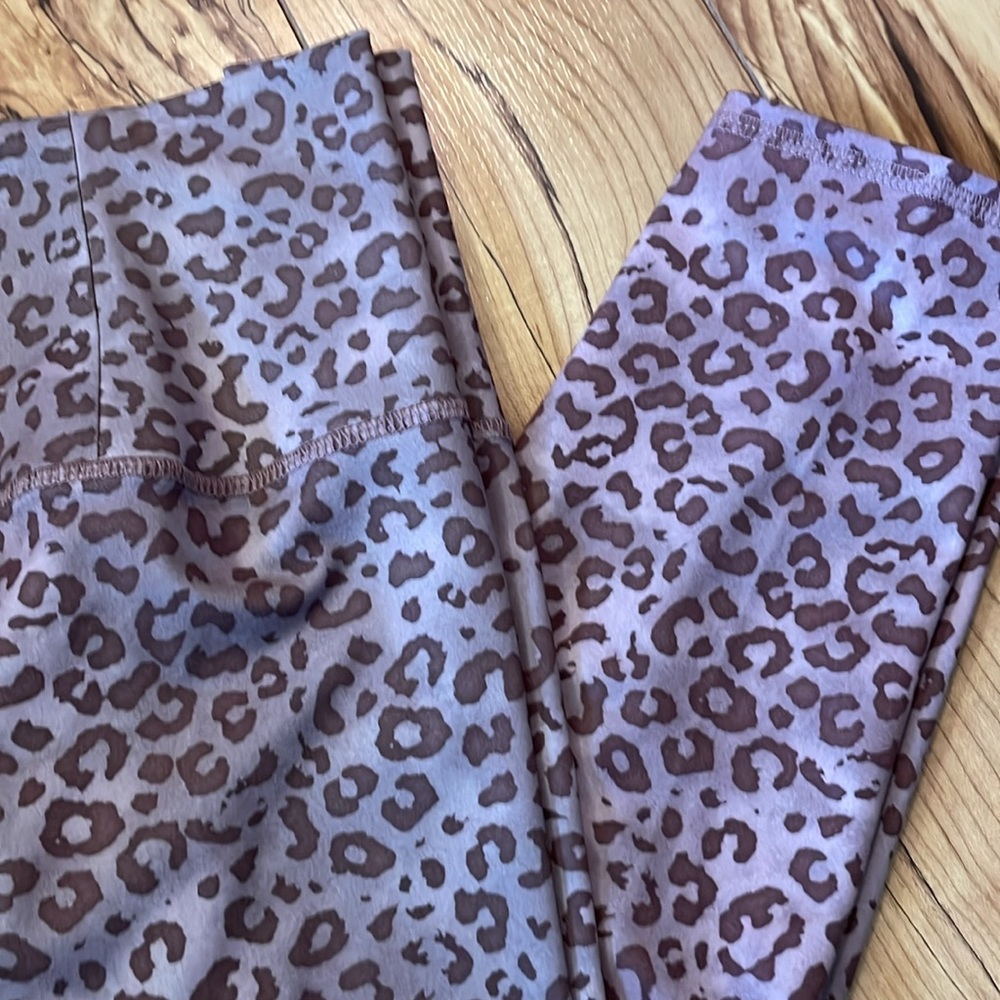 Evolution And Creation Women's Mauve Cheetah Activewear Leggings Yoga Pants - Picture 4 of 4